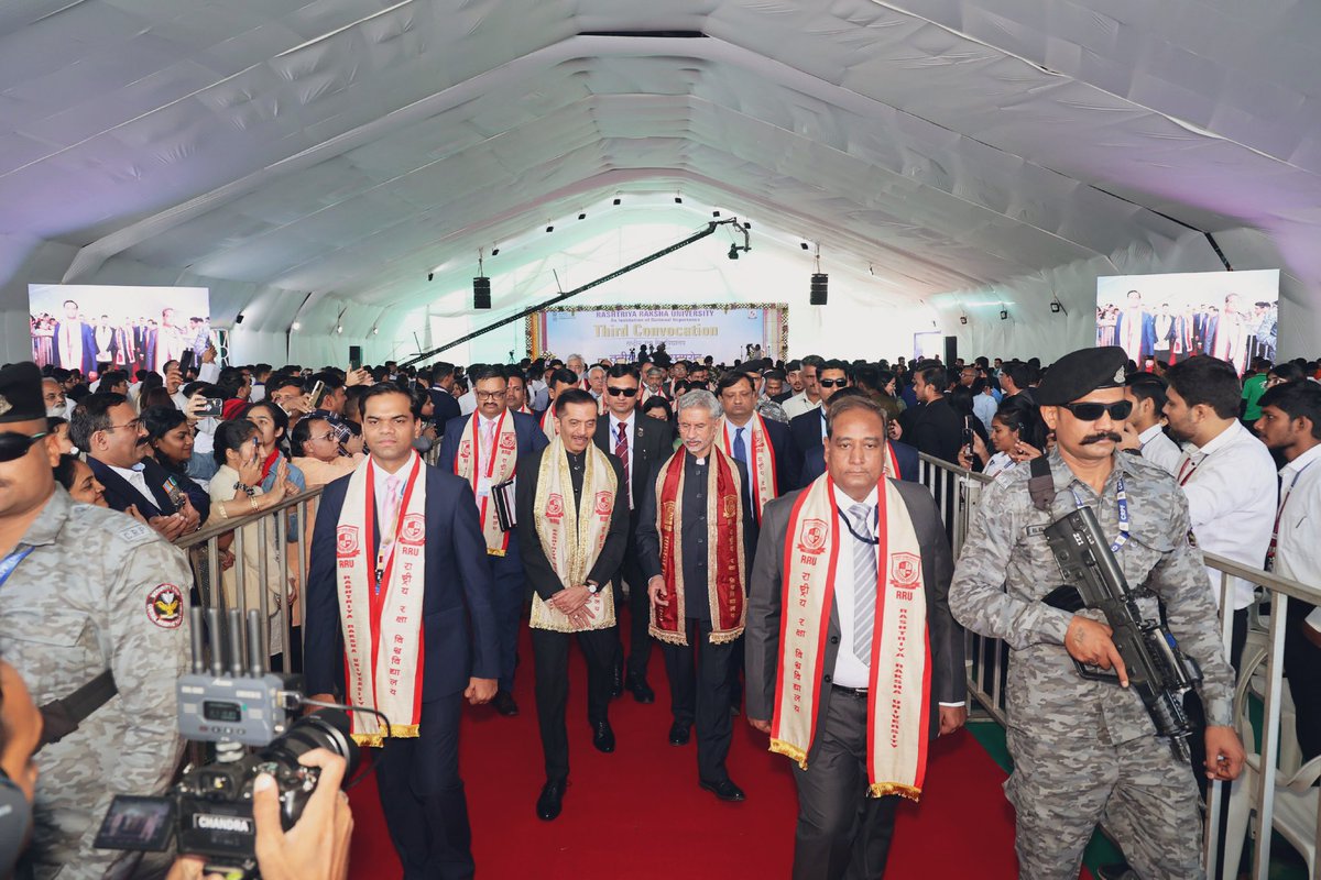DrSJaishankar's tweet photo. Delighted to deliver the convocation address at the third convocation of Rashtriya Raksha University. 

This institution of National Importance is preparing young minds to address emerging challenges and build a Viksit Bharat in the Amrit Kaal. 

Best wishes to all those graduating today.