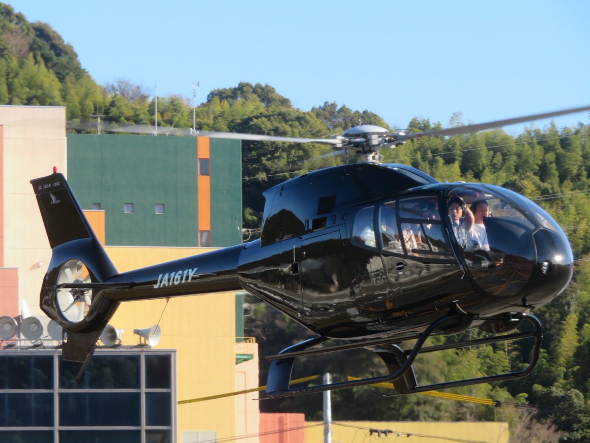 今日のヘリコプターその１【小川航空JA161Y】午後はEC１２０が飛来🚁黒色のヘリコプターカッコイイ😎😎】「＃静岡ヘリポート」「＃静岡の上空通過するヘリコプター」