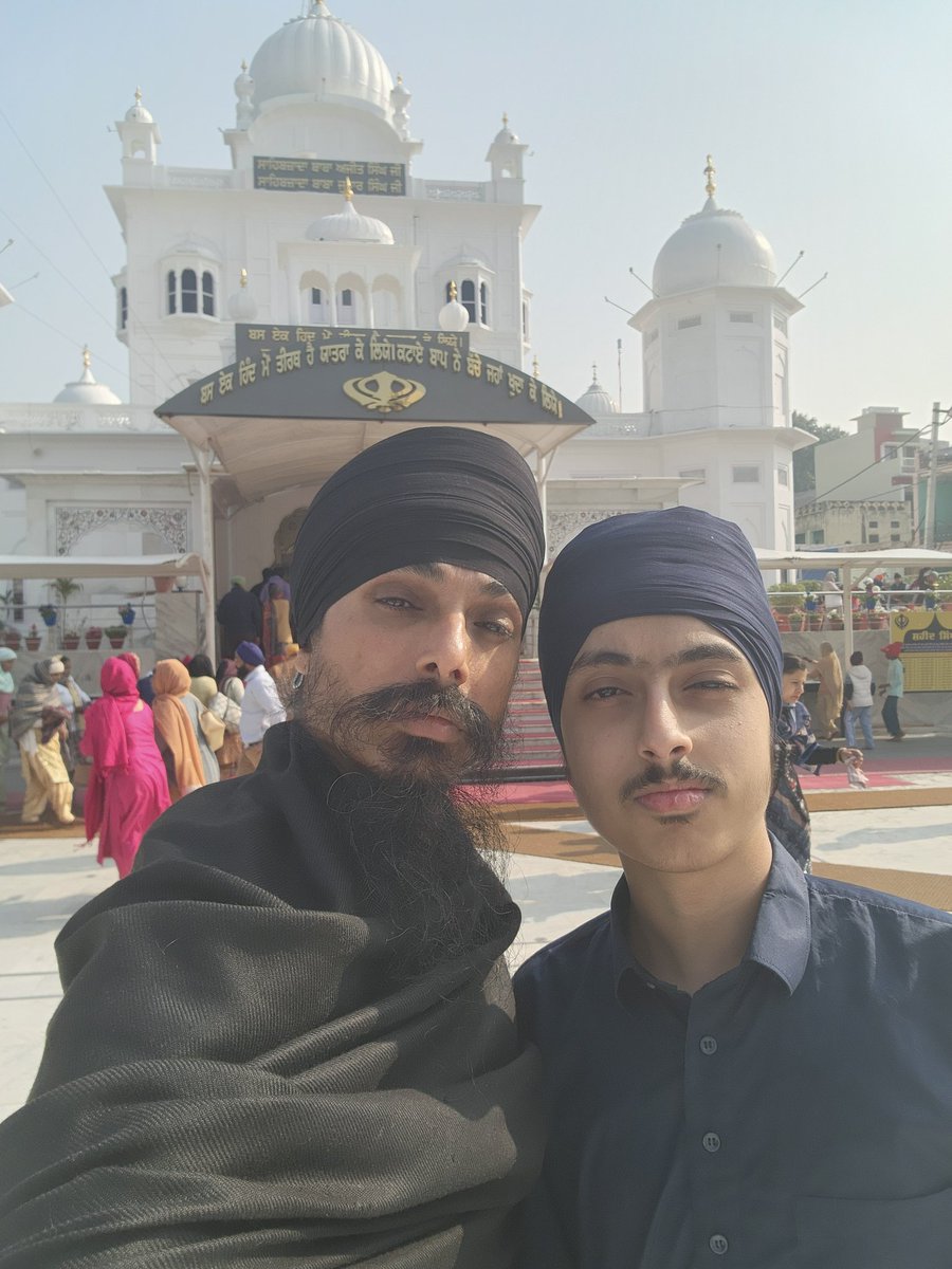 ਬਸ, ਏਕ ਹਿੰਦ ਮੇਂ ਤੀਰਥ ਹੈ, ਯਾਤਰਾ ਕੇ ਲੀਏ ॥ 
ਕਟਾਏ ਬਾਪ ਨੇ ਬੱਚੇ ਯਹਾਂ, ਖ਼ੁਦਾ ਕੇ ਲੀਏ ॥

Our heroes are real, our superheroes are actual, our icons are evident. 

Read, tell and talk to your family about the Sahibzadeys. You won't need to tell them to keep thier dastaar or faith. 

#sikh