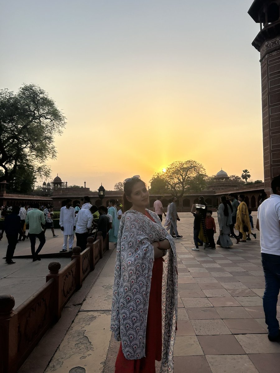 RachnaVerma08's tweet photo. Day 3 : #RepotersRewind
A pocketful of #Sky 🌓🌒 https://t.co/Ldf5XRV4Qw