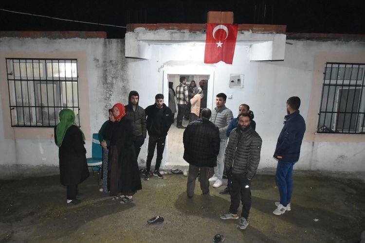 siyahsancakx's tweet photo. Bugün bir kez daha gördük ki;

Ayakta durmakta zorlanan evler, bu vatanı ayakta tutmaya devam ediyor. https://t.co/6XUxaPaIwa