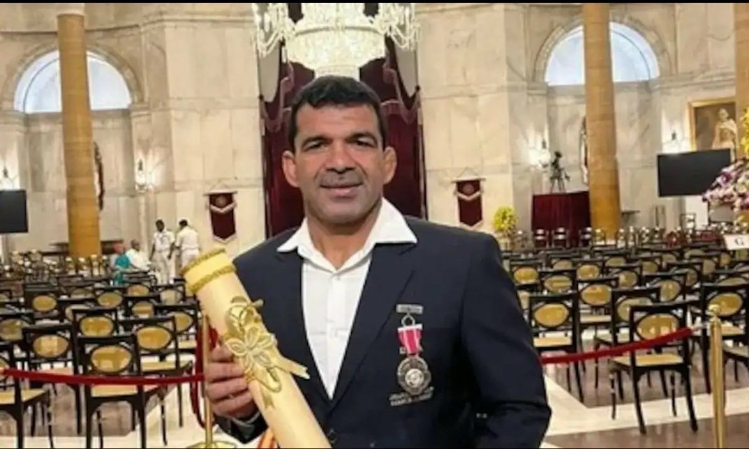 RAJspeaks_IN's tweet image. #56&quot; इसे बोलते है !
#AwardWapsi
#virendrsingh