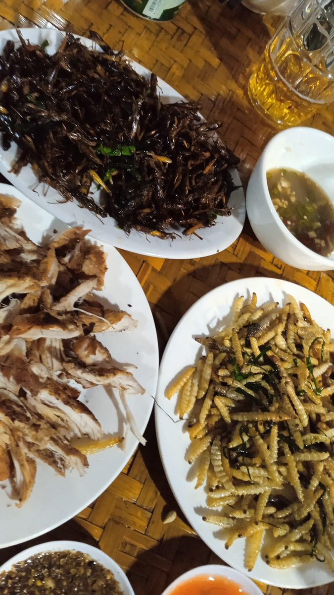 BlogLaCai's tweet image. 1 chúc gì đó phải gọi là họp lí