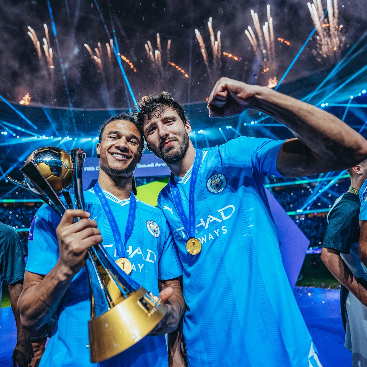 ManCity's tweet image. Can we talk about last night? 🤩🎇