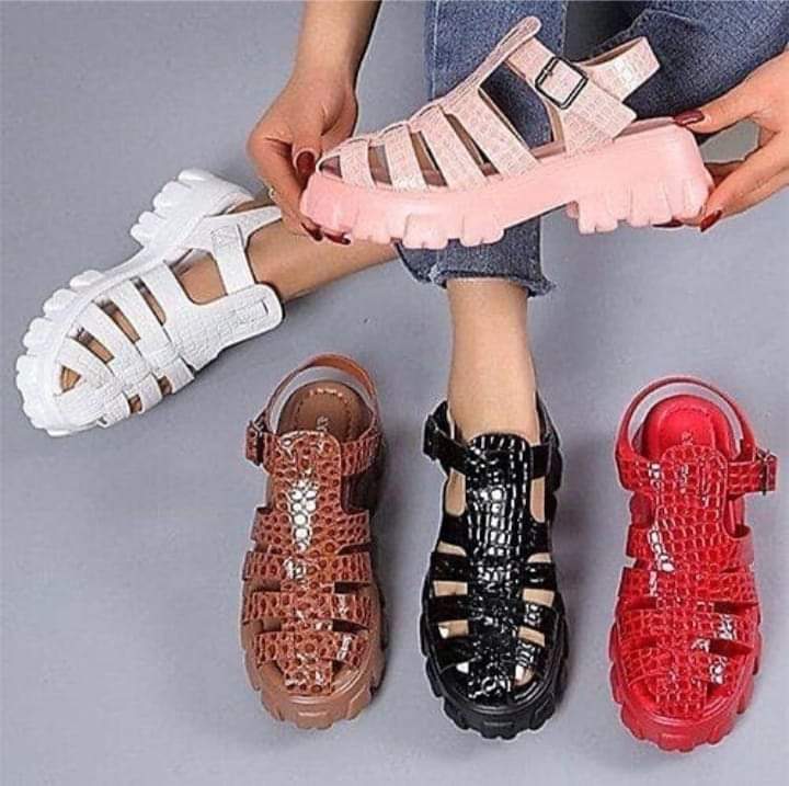 Price 40k.
Size 37-42
#styleblogger #stylefashion #WomeninBusiness #shoeslover #giftsforher #luxuryfashion #shoesforsale #fashionstyle