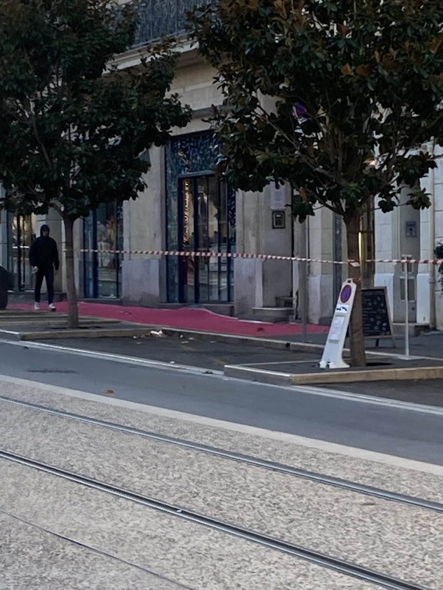 ⁦<a href="/marseille/">Ville de Marseille</a>⁩ ⁦<a href="/Marseillecentre/">Marseille Shopping</a>⁩ #centrevillepieton les rubalises ça fait scène de crime donc ⁦<a href="/scottomusique/">scottomusique</a>⁩ coupe