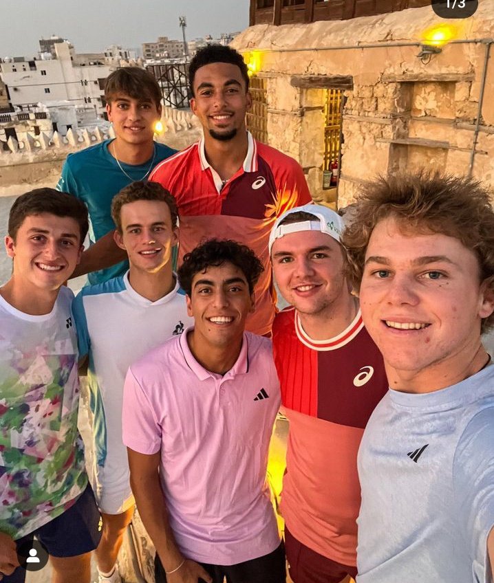 Thread ce matin de mes 15 joueurs a suivre pour 2024 ! 

Des profils différents, mais beaucoup d'espoirs pour eux dans l'année qui arrive. Je pense réellement qu'ils vont faire une grosse année. 

Je me suis imposé des critères : 

Hors Top 100
Née en 2003 ou après. 

Bonne