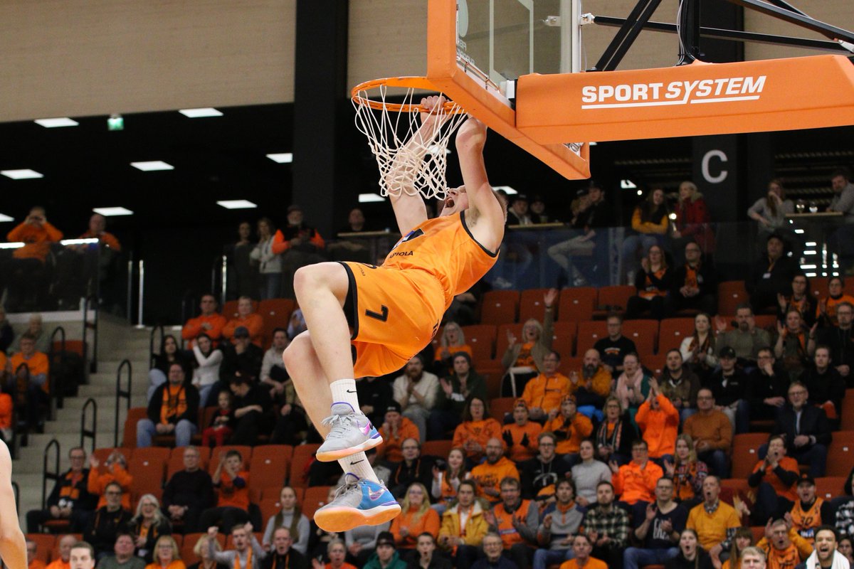 Karhubasket tweet media