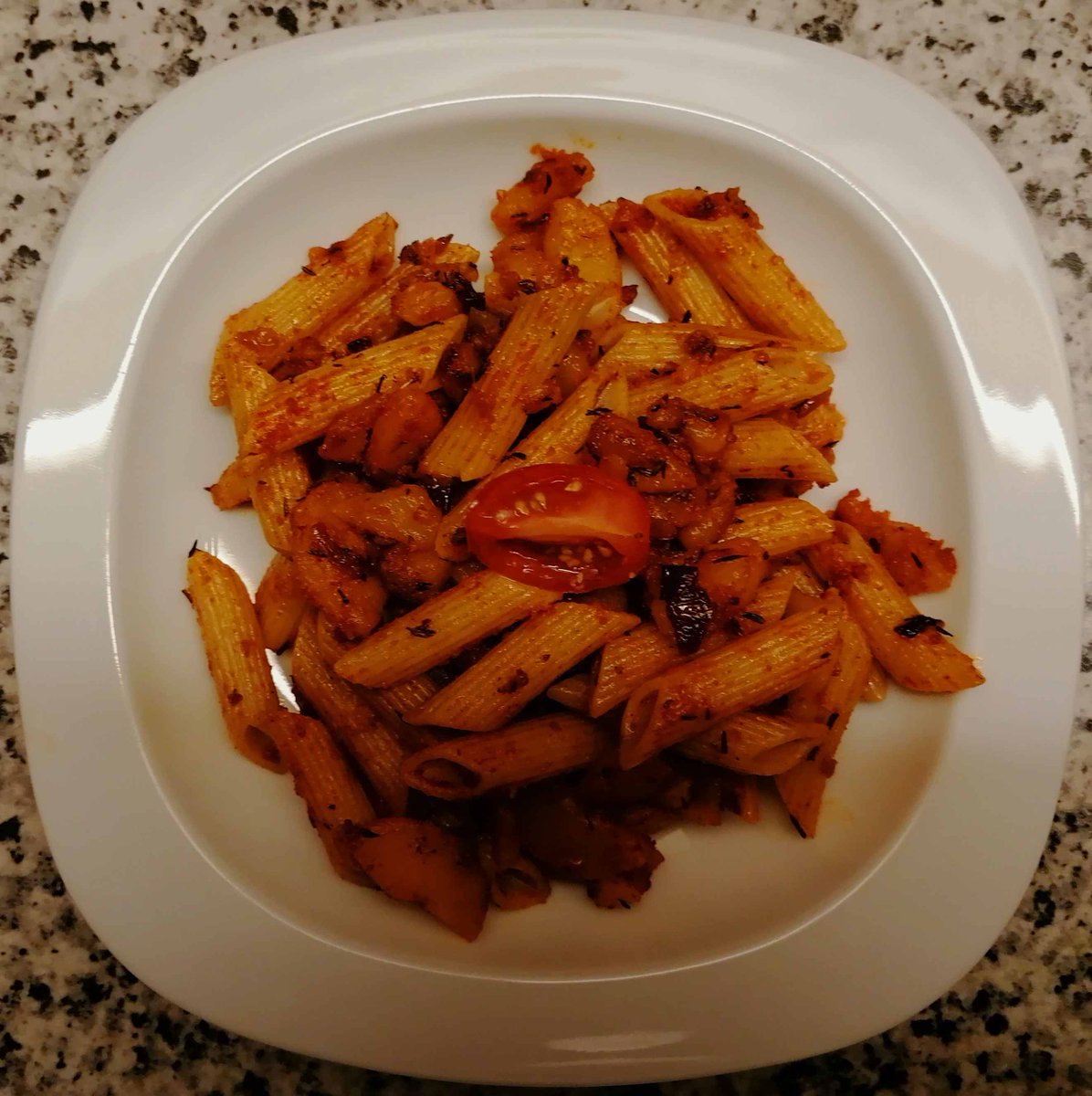 MikeKocht's tweet photo. Noch einmal altbewährtes #Beisl (#Kneipen) #Twooking
Ob mit oder ohne "Fleischbeilage": #Grenadiermarsch auch #Erdäpfeln (#Kartoffeln) und #Nudeln ist einfach, günstig, einfach gut!
https://t.co/6wUhWuiKXT https://t.co/Lbf8gEMdI9