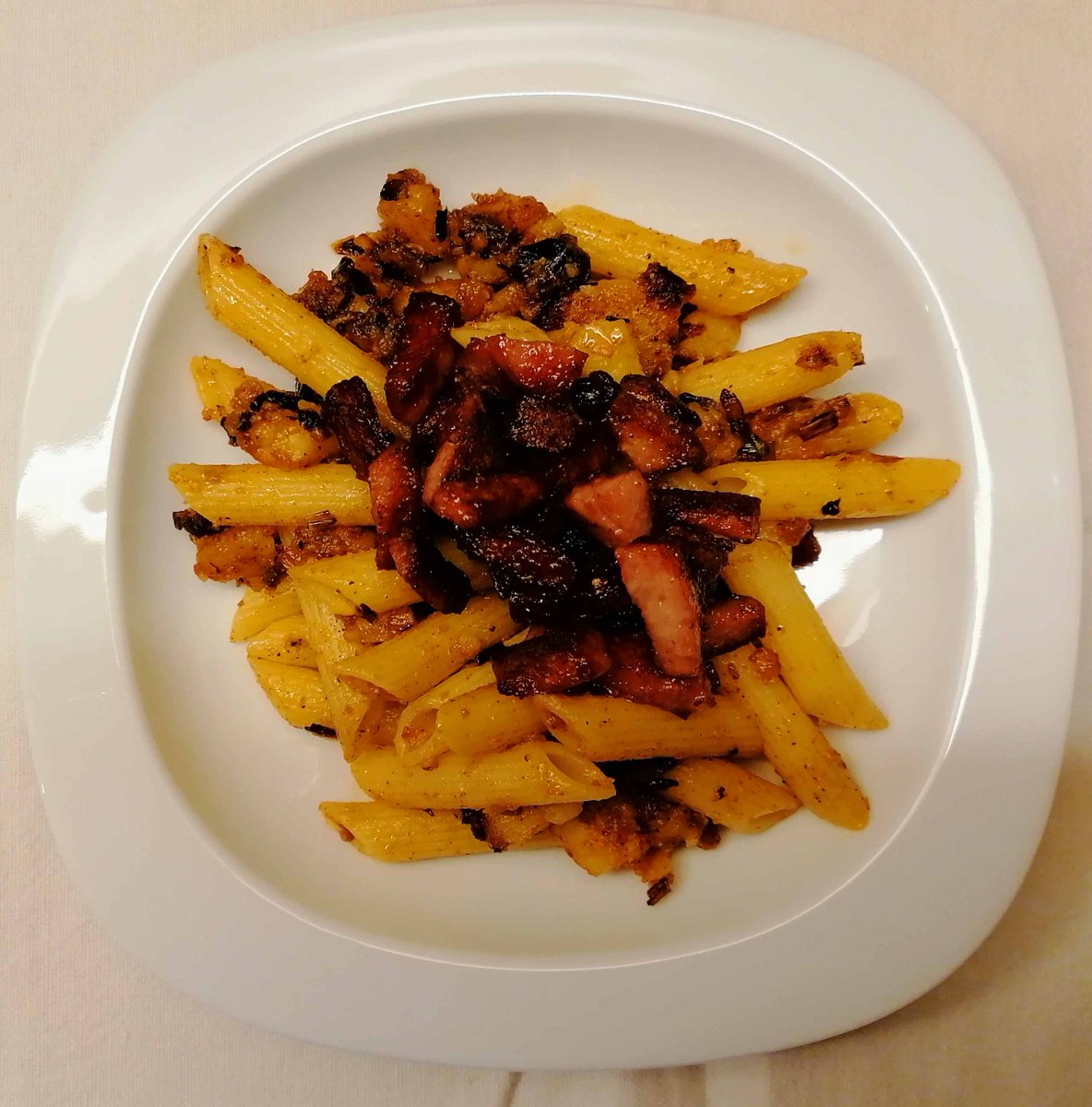 MikeKocht's tweet photo. Noch einmal altbewährtes #Beisl (#Kneipen) #Twooking
Ob mit oder ohne "Fleischbeilage": #Grenadiermarsch auch #Erdäpfeln (#Kartoffeln) und #Nudeln ist einfach, günstig, einfach gut!
https://t.co/6wUhWuiKXT https://t.co/Lbf8gEMdI9