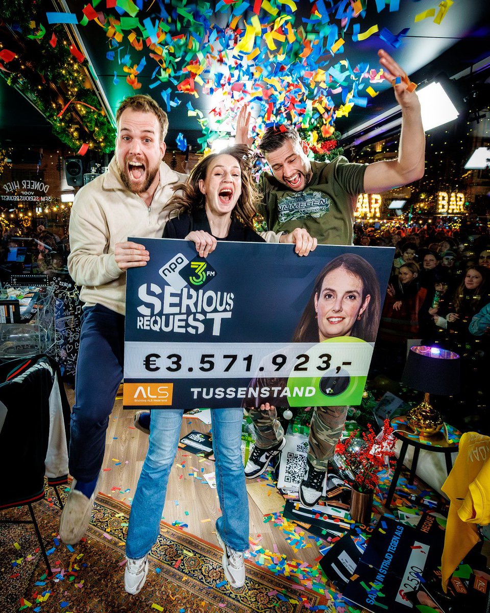 Ongelofelijk! 🤯 Gisteren zaten we op dag 6 van 3FM Serious Request en de teller staat op €3.571.923. Wij zijn jullie ontzettend dankbaar!🧡💚🙏

Fotografie: <a href="/3FM/">3FM | We Want More!</a>, Ben Houdijk

#Glazenhuis #SR23