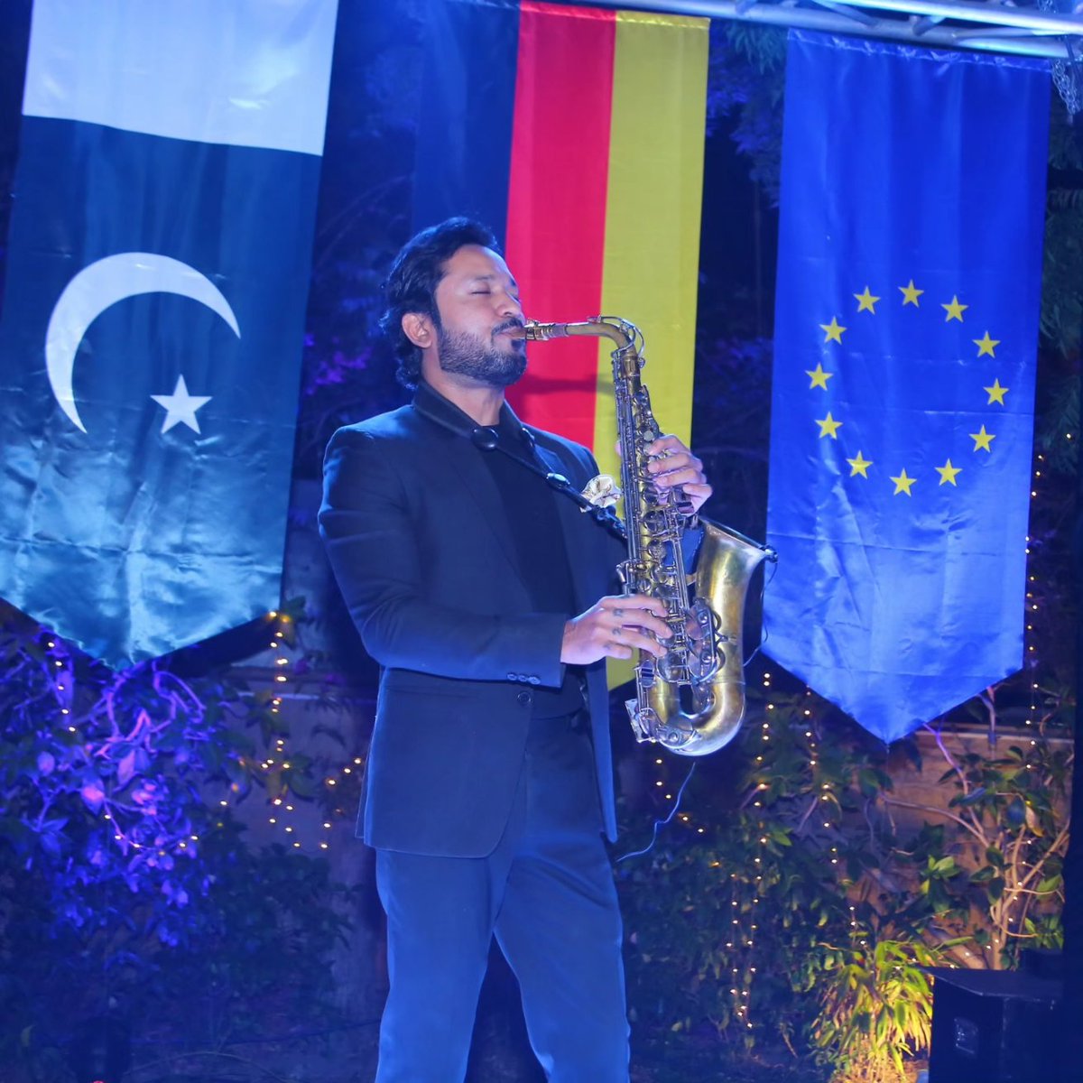 GermanyinKHI's tweet image. Thank you, Leonard Massey, for your epic performance at our German Unity Day Celebrations. The guests love your performance and exquisite sound.
@Lennymassey_sax
#tde #tdeHH23 #germanyunityday