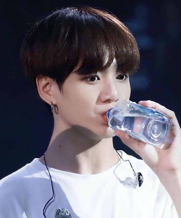 JeonEsHi97's tweet image. Jungkook                           also Jungkook