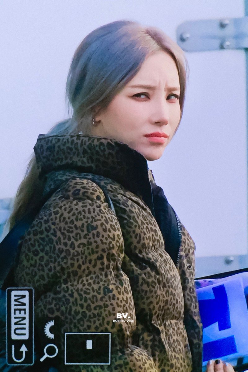 Buckeyvibe's tweet photo. 231223 🥹

#벅키 #BUCKEY #MANNEQUEEN⠀⠀ https://t.co/U6zYwUkZWb