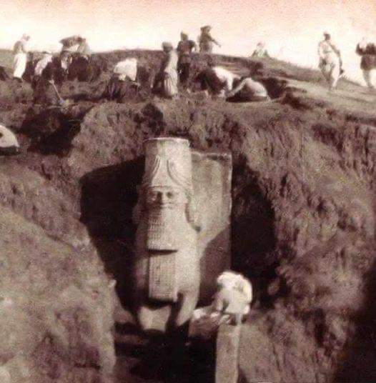 histories_arch's tweet photo. Rare photograph from 1850 CE, showing the excavation of the enormous statues of the Porta de Nergal of the ancient city of Nineveh (now in Iraq). 

This statue was one of two winged bull-men (also known as lamassu) who guarded one of the various entrances to Nineveh, dated to the time of King Senaquerib (740-681 BC).

Unfortunately this ancient statue has been destroyed.

© Historic Photos 

#archaeohistories