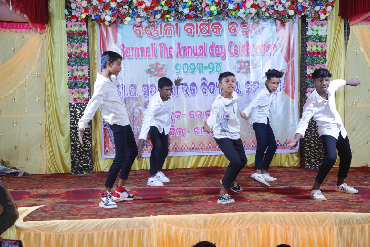 deepalidas95's tweet photo. I had the pleasure of attending the annual function at Samasingha High School, Kolabira Block. The cultural program showcased by the students was truly remarkable. I wish these talented children a bright and prosperous future.
#jharsuguda
#barnali https://t.co/AXnJTmlwWP