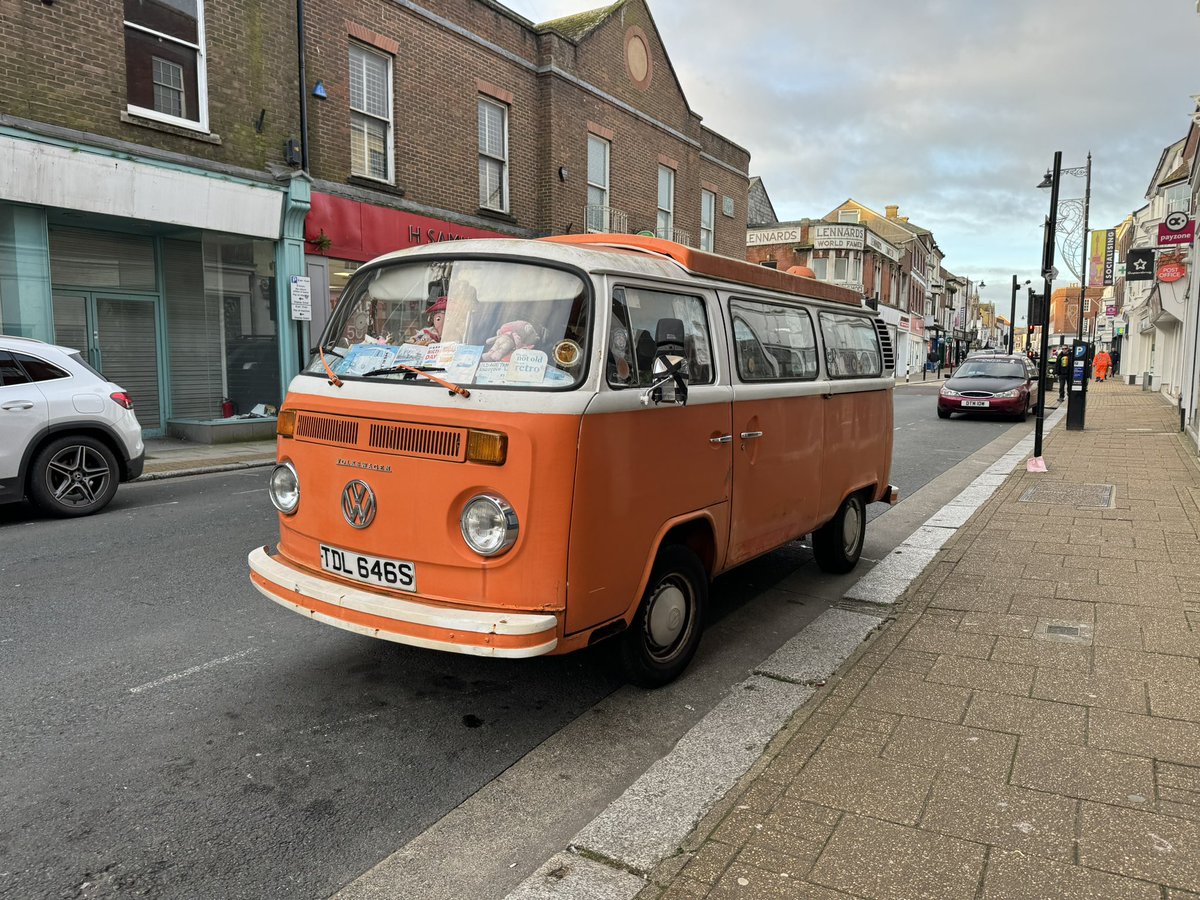 flaneurUK's tweet photo. Good start to the Saturday #streetspots! A 1978 Volkswagen T2 Camper still local to its plates. https://t.co/dlQ07iWJHJ