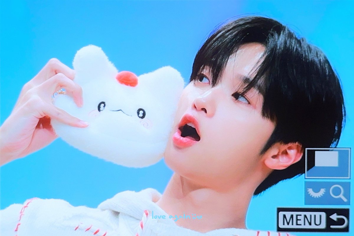 231223 스펀지뮤직 pre

マルマルはなまる🍒

<a href="/members_MIRAE/">미래소년 (MIRAE)</a>
#미래소년 #손동표 #동표
#동표의하트는빛이난다💖