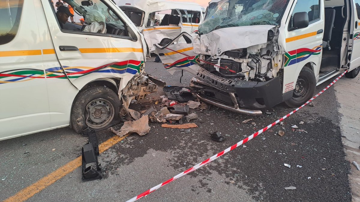 _ArriveAlive's tweet photo. Why do we have so many head-on crashes and how can we prevent them? https://t.co/3Nry7CIZbX #ArriveAlive #DistractedDriving #DriverTiredness #DrunkDriving #RecklessOvertaking https://t.co/4Or4qo4A2g