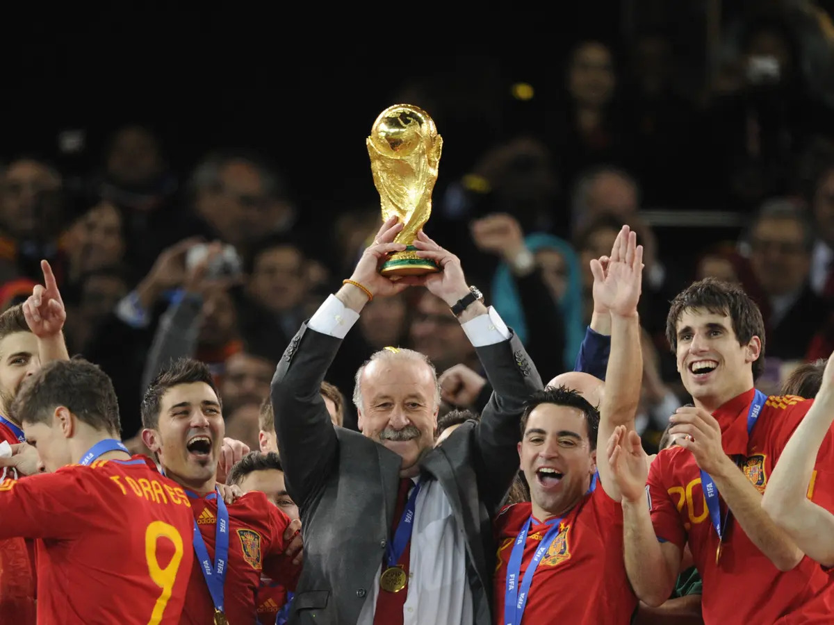 Happy Birthday Vicente del Bosque! 🎂 La Liga 🏆🏆 Champions League 🏆🏆 Supercopa de España 🏆 Super Cup 🏆 Euros 🏆 World Cup 🏆 The coach of that unbelievable Spain team that dominated international football, winning the 2010 World Cup and Euro 2012!