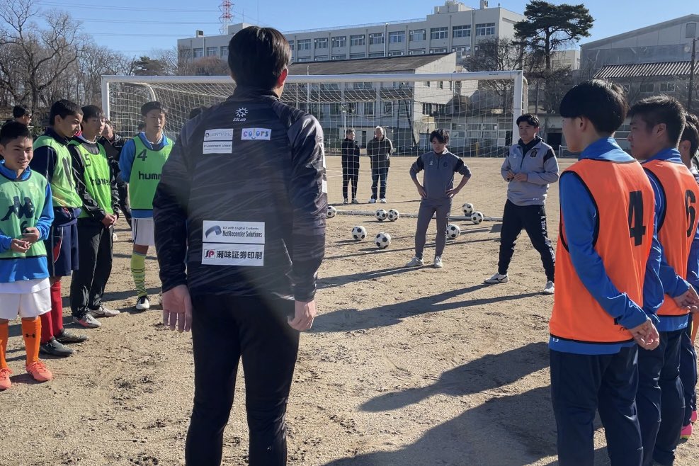coedo_hometown's tweet photo. 【COEDO KAWAGOE F.Cサッカー教室 supported by 瀬味証券印刷株式会社様】

川越周辺地域の高校生を対象に、
川越初雁高校にて選手とスタッフが参加しサッカー教室を実施⚽️

熱い雰囲気で基礎練習からゲームまでがあっという間！

皆様ありがとうございました🙇

#COEDOKAWAGOEFC https://t.co/0i7qvctTIw