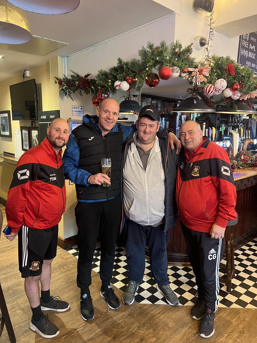 ildelima6's tweet photo. Football makes you meet amazing people, and magic happens 🪄⚽️😉 thanks to @CwmAlbionAFC 🏴, the crew team @Copa90 ⚽️ and @Specsavers 🕶️ fot this amazing experience 🙌🏻 #andorra #wales #swansea #bestworstteam #cwmalbionfc #jomasport #copa90 #specsavers https://t.co/c0V3trZR1u