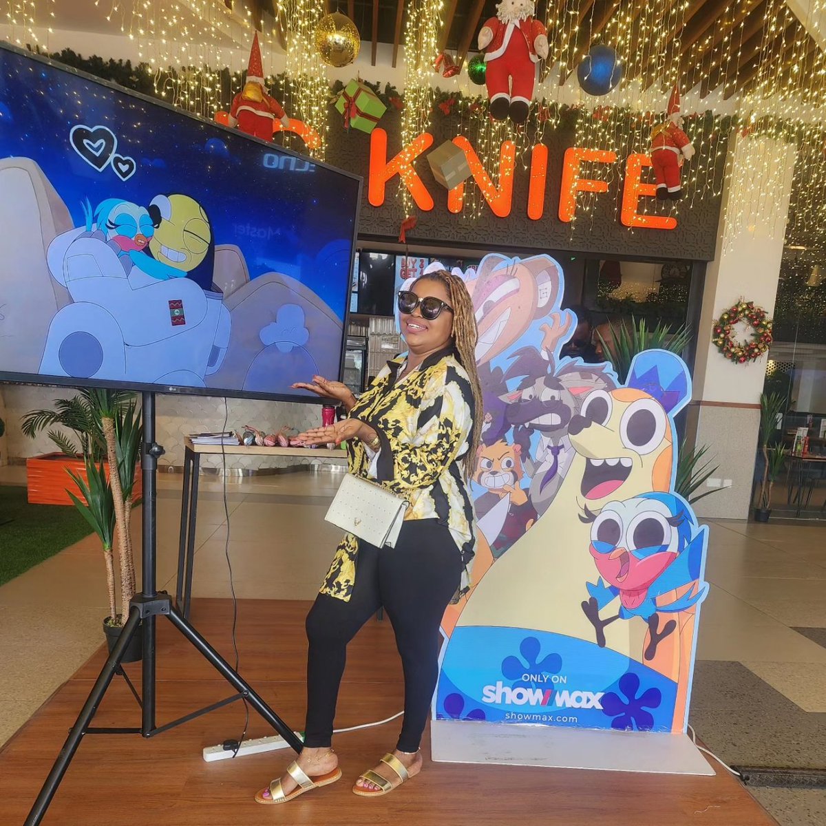 mwendemacharia1's tweet photo. Twende @ShowmaxKenya tuko huku Imaara Mall!!!!
Check out our stand and learn more about the #twendeshowmax animation
Niko around and we might just take selfish!!
Remember to catch #Twende only on #ShowmaxApp ,new episodes drop every Friday!!
To get showmax either go to https://t.co/wi1iYksttE or Dial *375# to access and pay for any Showmax package.
Merry Xmas yall!
#QueenoftheAirwaves