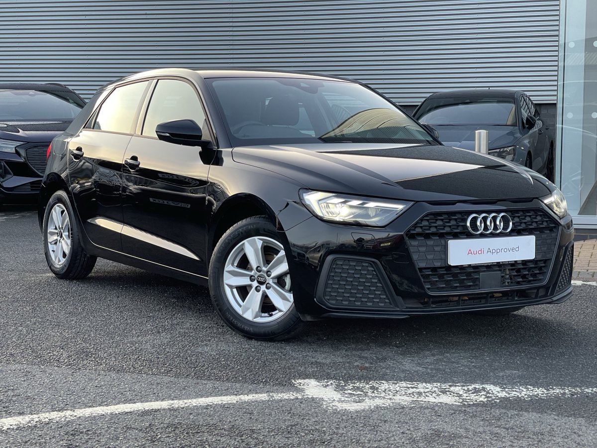 swanswaygroup's tweet image. Treat yourself this Christmas 🎄 to this Approved Used Audi A1 which has just come into stock here at Carlisle Audi 😍🖤

 It comes with some amazing specification such as:

▪️DAB/FM
▪️Apple CarPlay
▪️Cruise Control 

Check it out now 👉 ecs.page.link/s1Kao

#Swansway #AudiA1