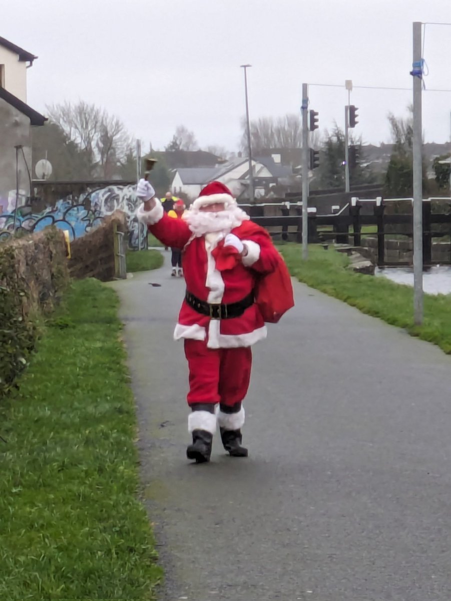 Santa arrives @royalcanalpark1 Happy Christmas one and all. @parkrunIE #loveparkrun