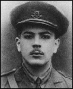 23 Dec 1915, Lt Roland Leighton, Worcs Rgt, died, aged 20. Buried Louvencourt Military Cemetery. Pupil @UppinghamSchool, awarded classical postmastership @MertonCollege. Made posthumously famous by fiancée Vera Brittain's memoir, Testament of Youth. Became a Roman Catholic. #WW1.