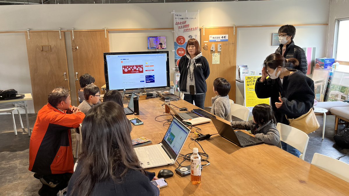 Tebasaki_lab's tweet image. 今日は #CoderDojo久留米 に参加してきました!
マイクラやscratchが人気。自分も30分でライツアウトというゲームを真似して作ってみて発表しました。あとハックツハッカソンのアプリも。
差し入れのお菓子もたくさん食べてもらえて良かった!