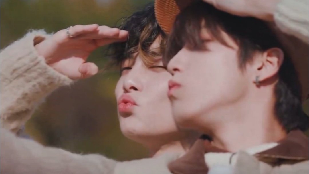 han and jeongin taking selca. istg they are cute in everything they do 😭