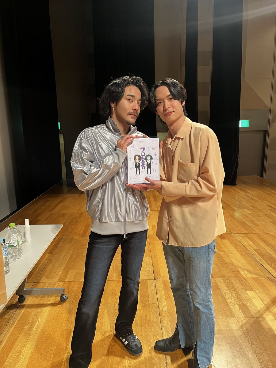 nonSVT_97's tweet photo. 私のオヌヌメのYouTuberのフロム重力のオフ会行きました。
イラストプレゼントさせていただきお写真撮らせてもらいました😣 https://t.co/VGx6QNoFEE