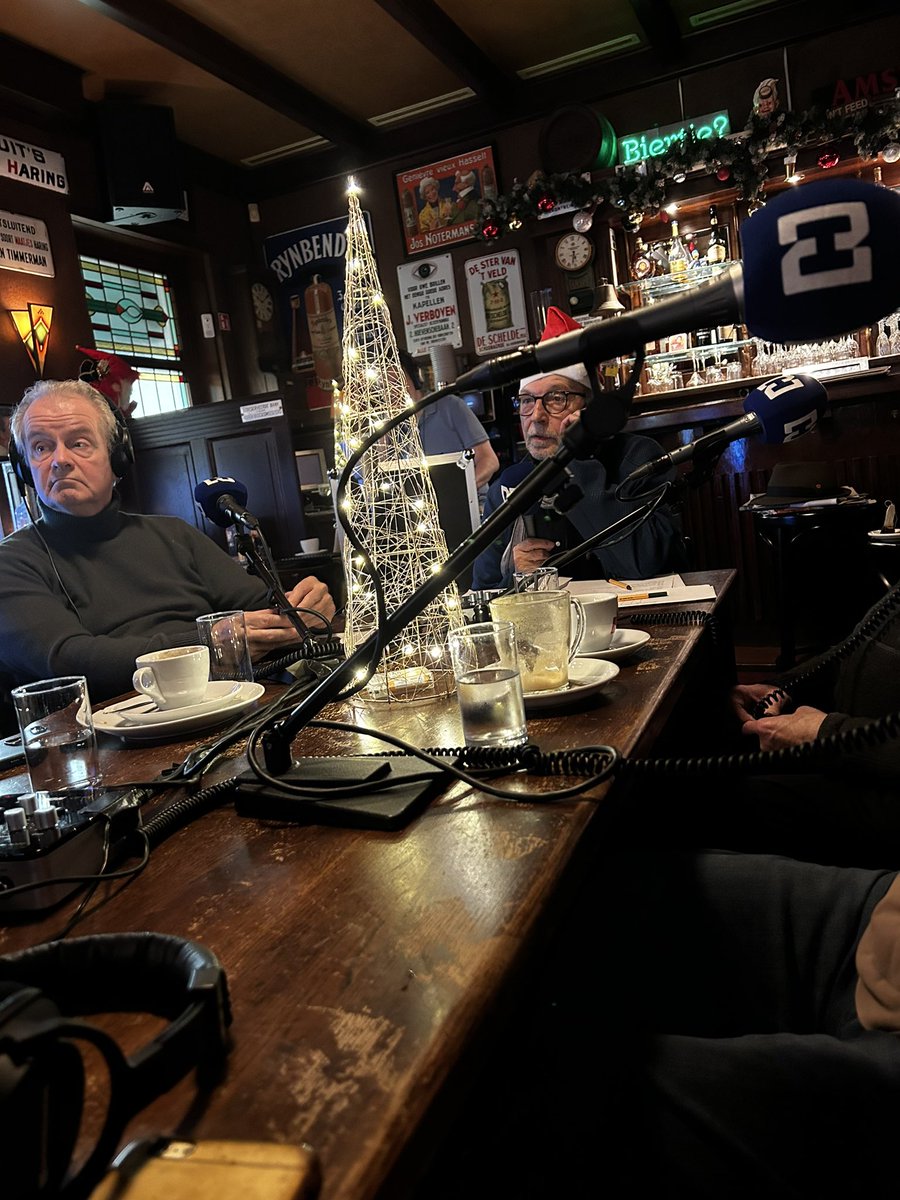 MartijnKramer01's tweet photo. Vandaag mogen aanschuiven in het @NicoDriessen sportcafé. Met @LeoDriessen gesproken over documentaire van André Krul. Zonder hulp kunnen we het niet maken. Weten wat jij kan doen? Klik op de onderstaande link👇🏻👇🏻

https://t.co/0g3AwcEGLC https://t.co/NigJj1irWA