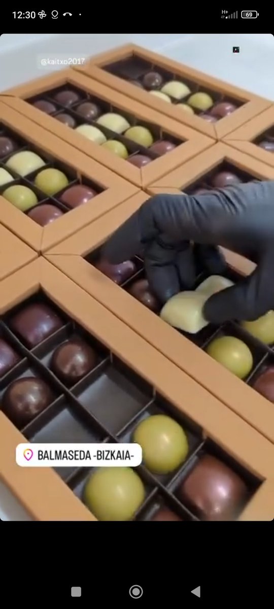 🍫Bombones de <a href="/Kaitxo2017/">Kaitxo</a> He encargado para mí y para dos regalitos en el País Vasco. Elaborados con chocolate bean to bar y con rellenos artesanos hechos por las manos de Raquel González Setien en #Balmaseda, #Bizkaia.