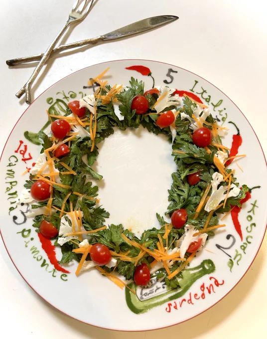 クリスマスイブイブしました春菊のリースサラダ茅乃舎さんのスープで炊いた参鶏湯ピカソルさんのケーキシャンパンはグレースワインさんどれも美味しくて満足今年もいいクリスマスでした 