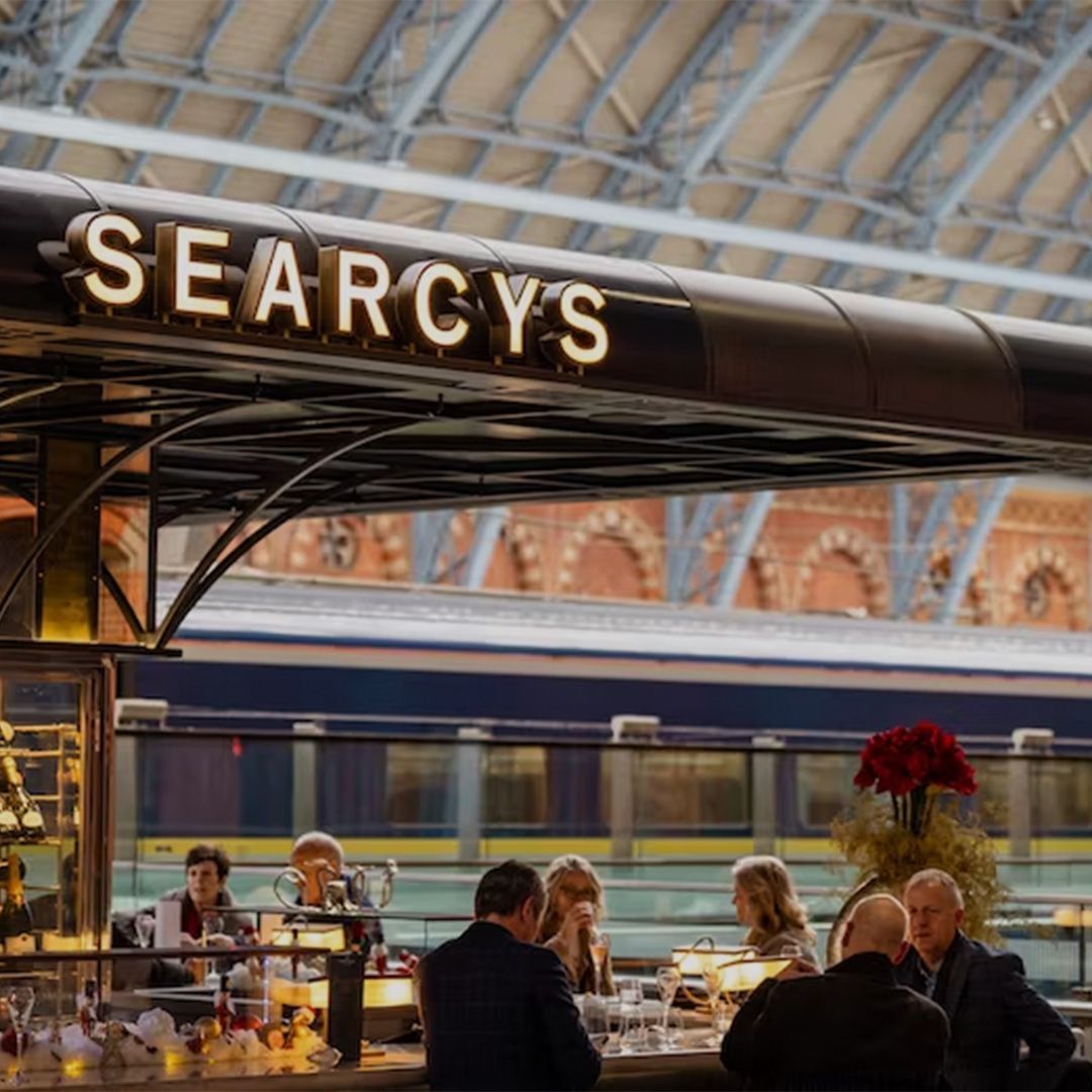 Discover the magic of a London Christmas with BITS Lifestyle's exclusive guide to the city's most luxurious festive experiences. ☰ Enquire about membership on buff.ly/3r7U3b1 

#LuxuryBeyondLimits #BITSLifestyle #privatejet #luxurylifestyle  #liveyourdreamlife