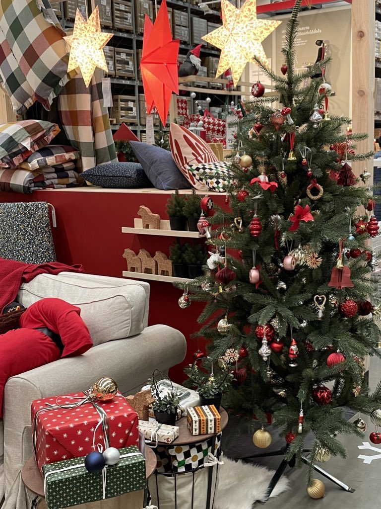 pasteinplace's tweet photo. 🎅🏻🧃🏡☃️🎄 https://t.co/2sr9Ke6FYX