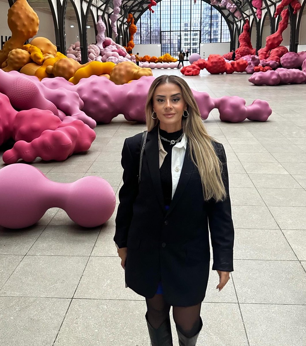 MelizaHaradinaj's tweet photo. #EvaFabregas’ monumental installation at #HamburgerBahnhof https://t.co/S12EgSq08r