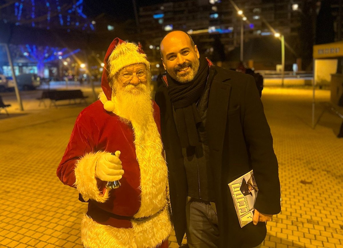 alcaerelsol's tweet photo. Gracias a la nueva asociación #Acopal de Parque de Lisboa por contar conmigo para presentar un evento entrañable con el mismísimo Papá Noel. Gracias también al @ImepeAlcorcon y @CCarreteroR por apoyar este sorteo de más de treinta regalos maravillosos. https://t.co/uaExjNSvik