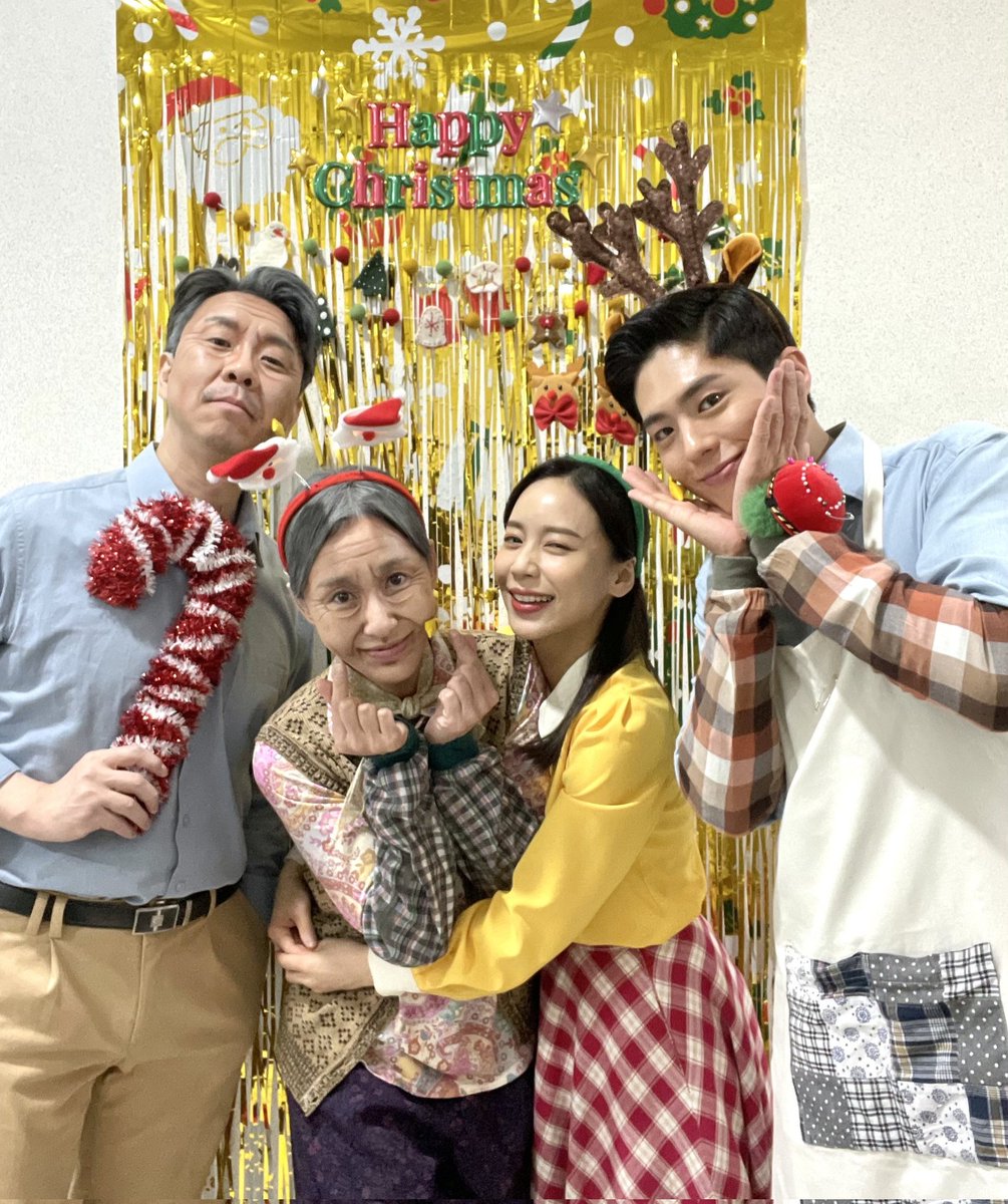letmefly_m's tweet photo. [📻렛미플라이]

🌕서로를 믿어주며 손 잡아주며
함께 보고 싶은 렛미플라이🚀

#김태한 #윤공주 #박보검 #홍지희
🔭태한남원, 공주선희, 보검남원, 지희정분의 안양 시간여행을 함께해 주셔서 감사합니다❤️

미리 메리크리스마스🧁

#뮤지컬_렛미플라이
#Musical #Let_me_fly https://t.co/41ghswmABN