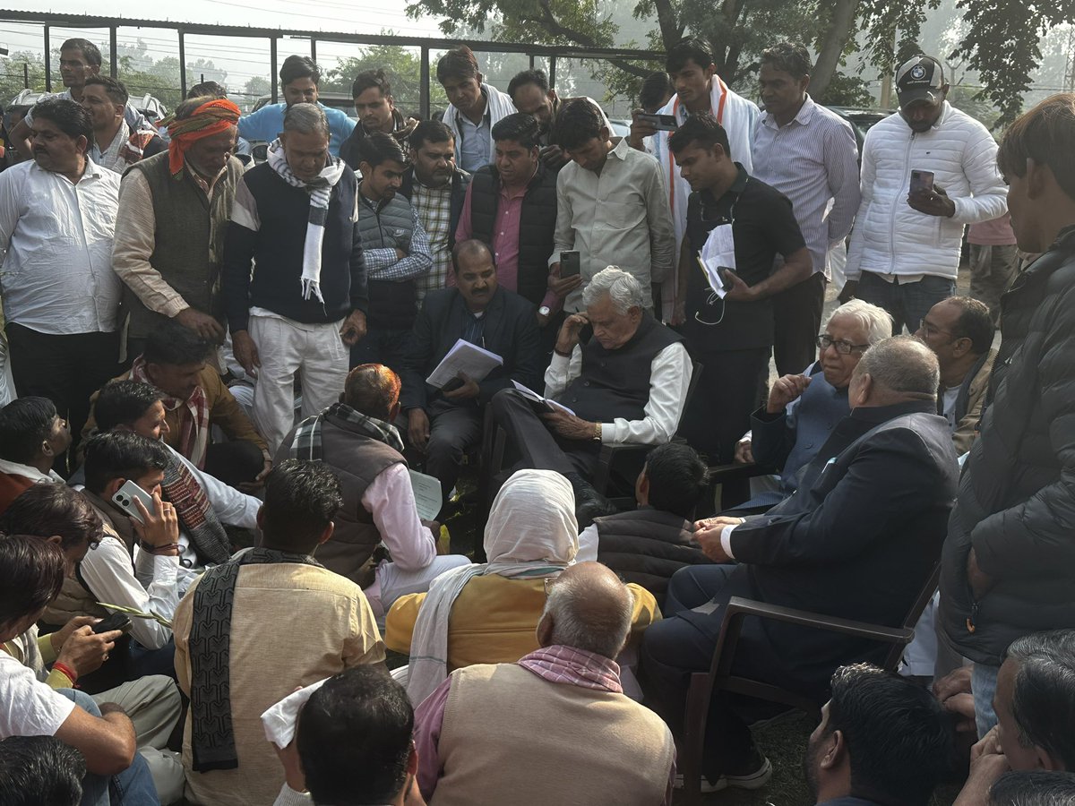 DrKirodilalBJP's tweet photo. सर्किट हाउस #सवाई_माधोपुर में आमजन से मुलाक़ात कर उनकी जन समस्याओं को सुना और मौके पर ही संबंधित अधिकारियों को निर्देशित कर समस्याओं का जल्द निवारण के लिए निर्देशित किया l https://t.co/Lx7i1ojV7A