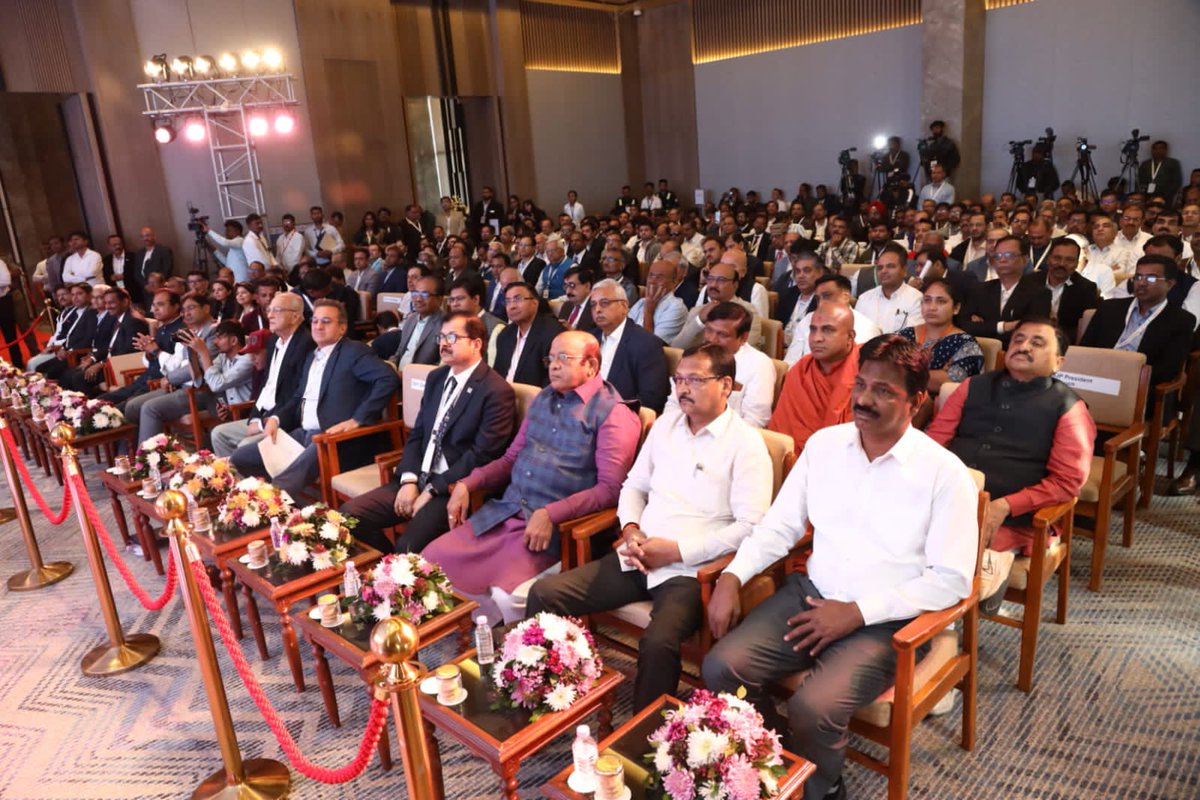 CMOGuj's tweet photo. મુખ્યમંત્રીશ્રીએ કેમિકલ અને પેટ્રોકેમિકલ સેક્ટરને ગુજરાતના અર્થતંત્રના ઝડપી વિકાસ માટેનો સૌથી મજબૂત આધાર ગણાવી ગુજરાતને દેશના 'પેટ્રો કેપિટલ' તરીકેની ઓળખ આપતાં જણાવ્યું હતું કે, દેશની કુલ નિકાસમાં ગુજરાતનો 33% ફાળો છે જેમાં આ સેક્ટરનું યોગદાન 60% છે.

મુખ્યમંત્રીશ્રીએ માનનીય વડાપ્રધાન શ્રી નરેન્દ્રભાઈ મોદીના દુરંદેશી નેતૃત્વને પરિણામે દહેજના પેટ્રોલિયમ, કેમિકલ્સ એન્ડ પેટ્રોકેમિકલ રીજીયન (PCPIR)ને દેશના એકમાત્ર ઓપરેશનલ PCPIR તરીકેની ઉપલબ્ધિ દર્શાવી હતી તેમજ સાથોસાથ કેમિકલ ઉદ્યોગની પર્યાવરણ પરની અસરો સામે સરકારની સુનિયોજિત વ્યવસ્થાની રૂપરેખા પણ આપી હતી.