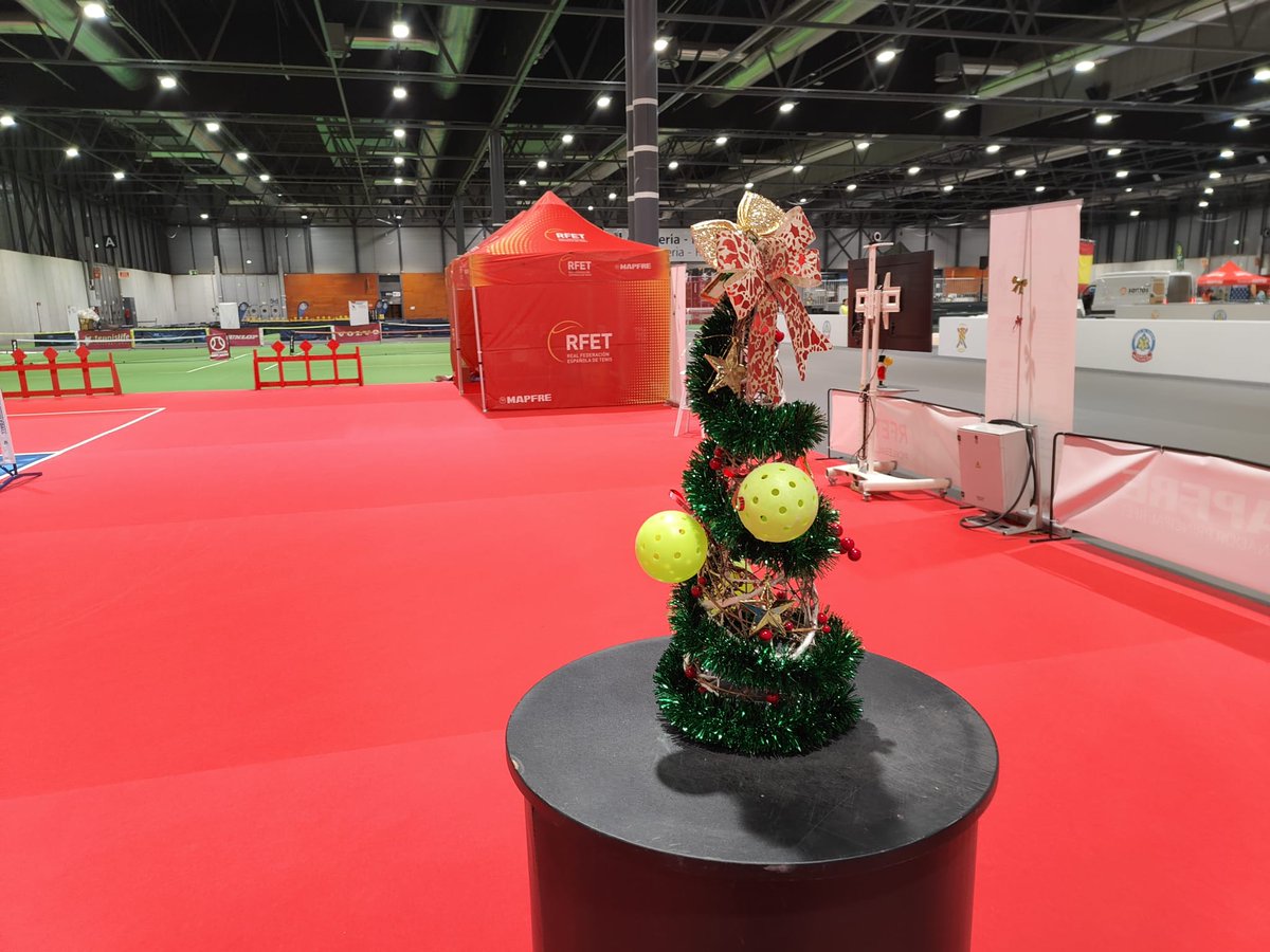 #EventosPickleball PICKLEBALL EN JUVENALIA MADRID🎄🎾🌟

Desde ayer, viernes 22 de diciembre, hasta el domingo 7 de enero de 2024, los más pequeños (y los que no lo son tanto😉) pueden probar nuestro deporte durante el festival de JUVENALIA 2023, en 📍<a href="/IFEMA/">IFEMA MADRID</a> 

#ilovepickleball