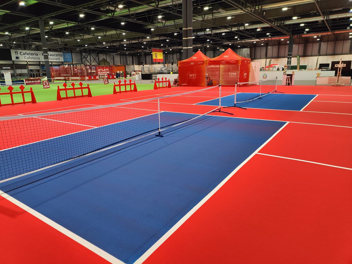 PickleballSpain's tweet photo. #EventosPickleball PICKLEBALL EN JUVENALIA MADRID🎄🎾🌟

Desde ayer, viernes 22 de diciembre, hasta el domingo 7 de enero de 2024, los más pequeños (y los que no lo son tanto😉) pueden probar nuestro deporte durante el festival de JUVENALIA 2023, en 📍@IFEMA 

#ilovepickleball https://t.co/5uuYGxpanU