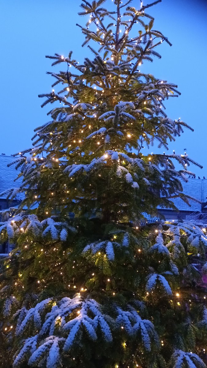 The weather is doing its best to add to the festive feeling! This is the market Christmas tree in the snow! I'm here with all my goodies. Pop along and say hello, here until 1pm. 🎄❄️🎅🎁