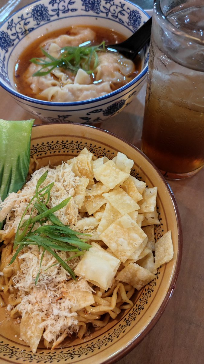 fallenforwishes's tweet photo. Kesampean juga makan di Tjemara Noodle Bar. Wishlist Jogja teratas 🥺😭 https://t.co/g2nuM5NUtG
