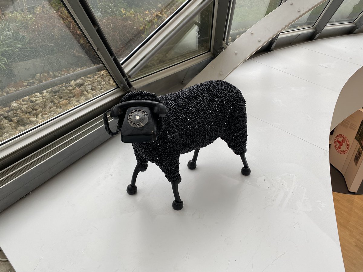 vuvivi_de's tweet photo. 📌Museum für Kommunikation in Frankfurt am Main // Jean-Luc Cornec‘s Telephone Sheep https://t.co/0JWoHtHj83