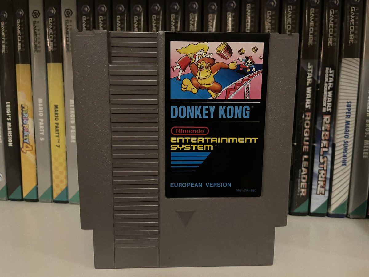 Retro_sheriffen's tweet photo. Hi everyone. I collect video games.
Here we have #donkeykong
It is an arcade game released by Nintendo in 1981. It is a platform game, as the gameplay focuses on maneuvering the main character across a series of platforms while dodging and jumping over obstacles. 
#nes #nintendo https://t.co/eCqTUXmwem