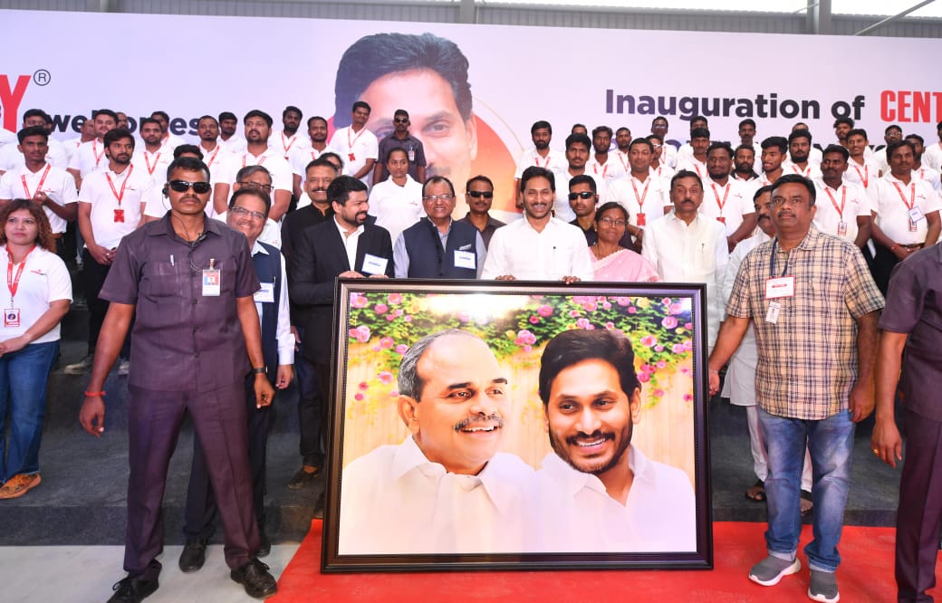 jaganeraavali's tweet photo. వైఎస్ఆర్ జిల్లా బద్వేలులో సెంచూరియన్ యూనిట్ ప్రారంభోత్సవంలో సీఎం జగన్. 

#AndhraPradeshElections2024
#BuildAP
#InvestsInAP
#YSJaganMarkGovernance
#YSJaganAgain https://t.co/hEgFtvz4I6